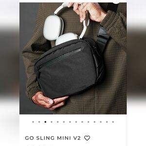 Alpaka Go Sling V2 Unisex Black Crossbody Bag